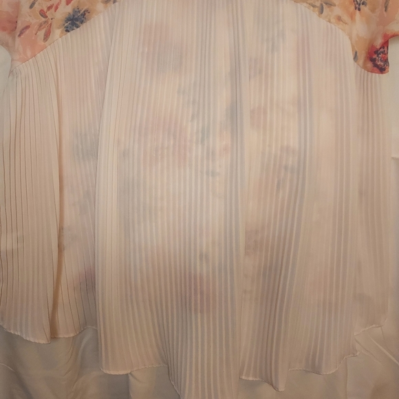 Floral Peach Short Sleeve Blouse by CATO - Picture 6 of 9